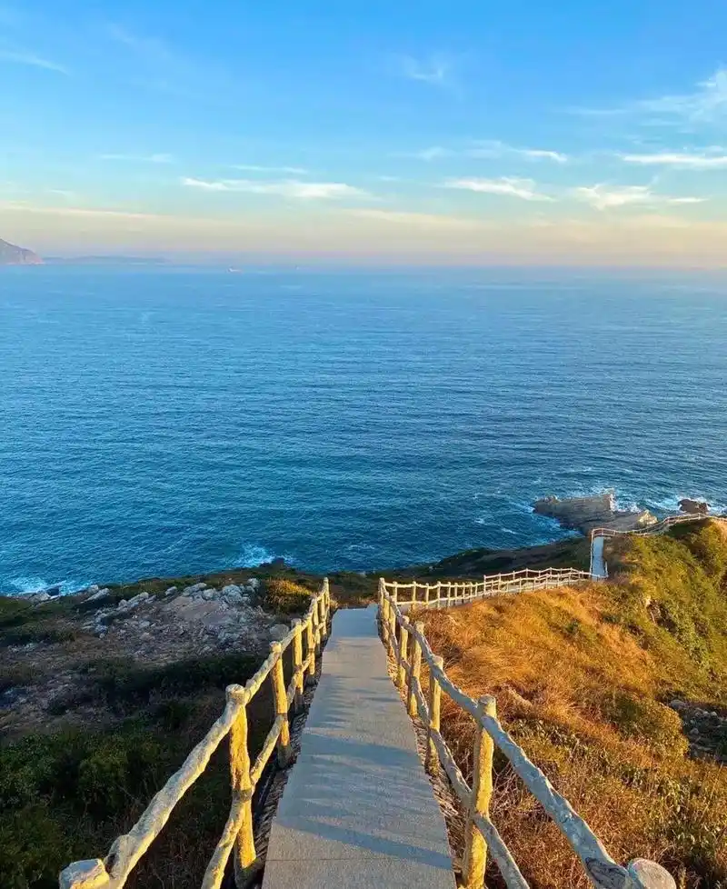 深圳最美的海边,看一场日落……#浪漫的不是风景是一起旅行的人 - 抖