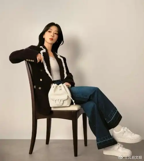 杨紫早春穿搭##杨紫刺绣小香外套