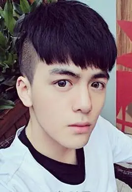 男生倒三角脸型发型设计图片