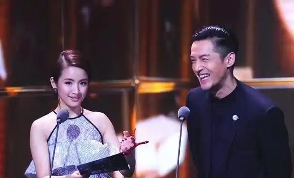 别天真了,林依晨从来都不是什么傻白甜,现实里的她比谁都"狠"