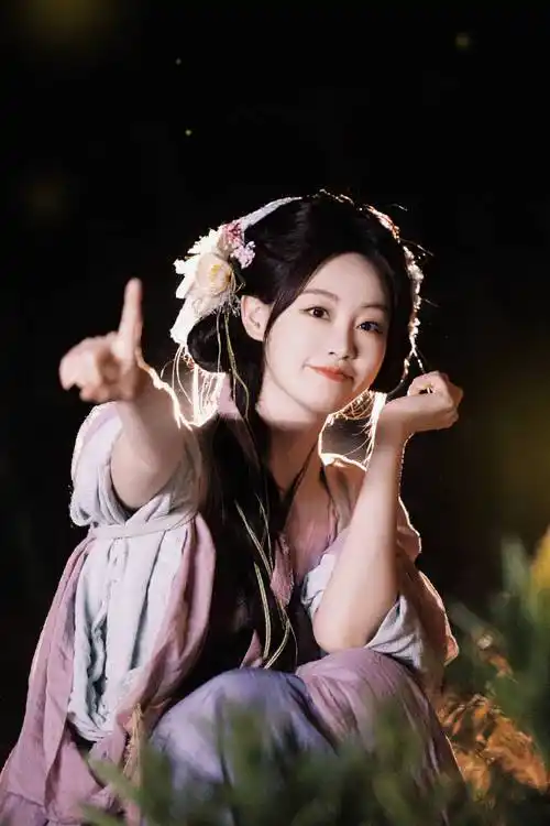 祝绪丹晒新鲜古风大片 变田园少女清新元气