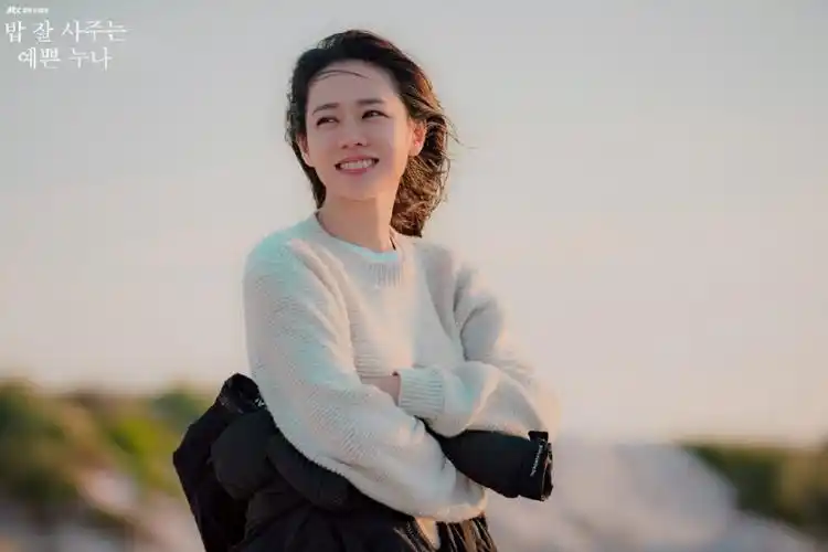 孙艺珍经常请吃饭的漂亮姐姐剧照