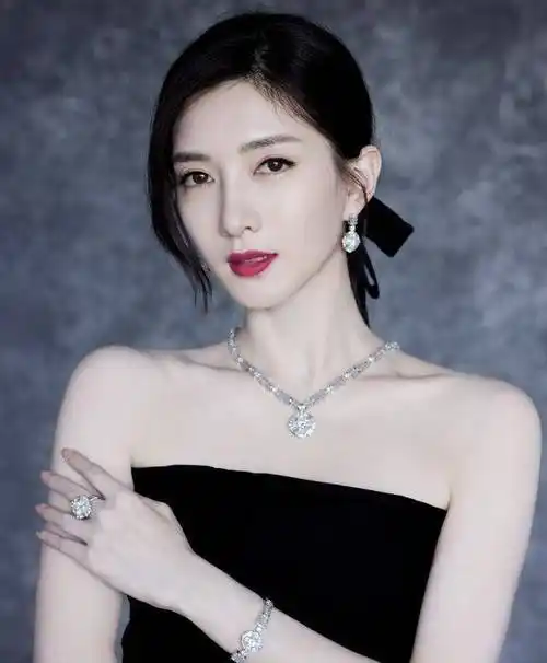 江疏影又高又白,如果参加《姐姐3》不会输给前两季的万茜和王鸥_话题