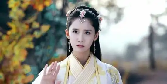 赵云在80多岁时,一天赵子龙的妻子给他洗澡时看见他一身白皙,说将军