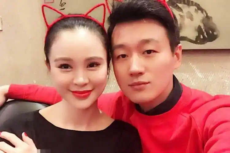 回顾模范夫妻佟大为关悦结婚17年0绯闻幸福背后满是心酸