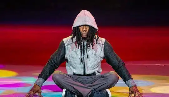 《街舞2》罗素表情包大火,舞蹈实力更是被全场认可!