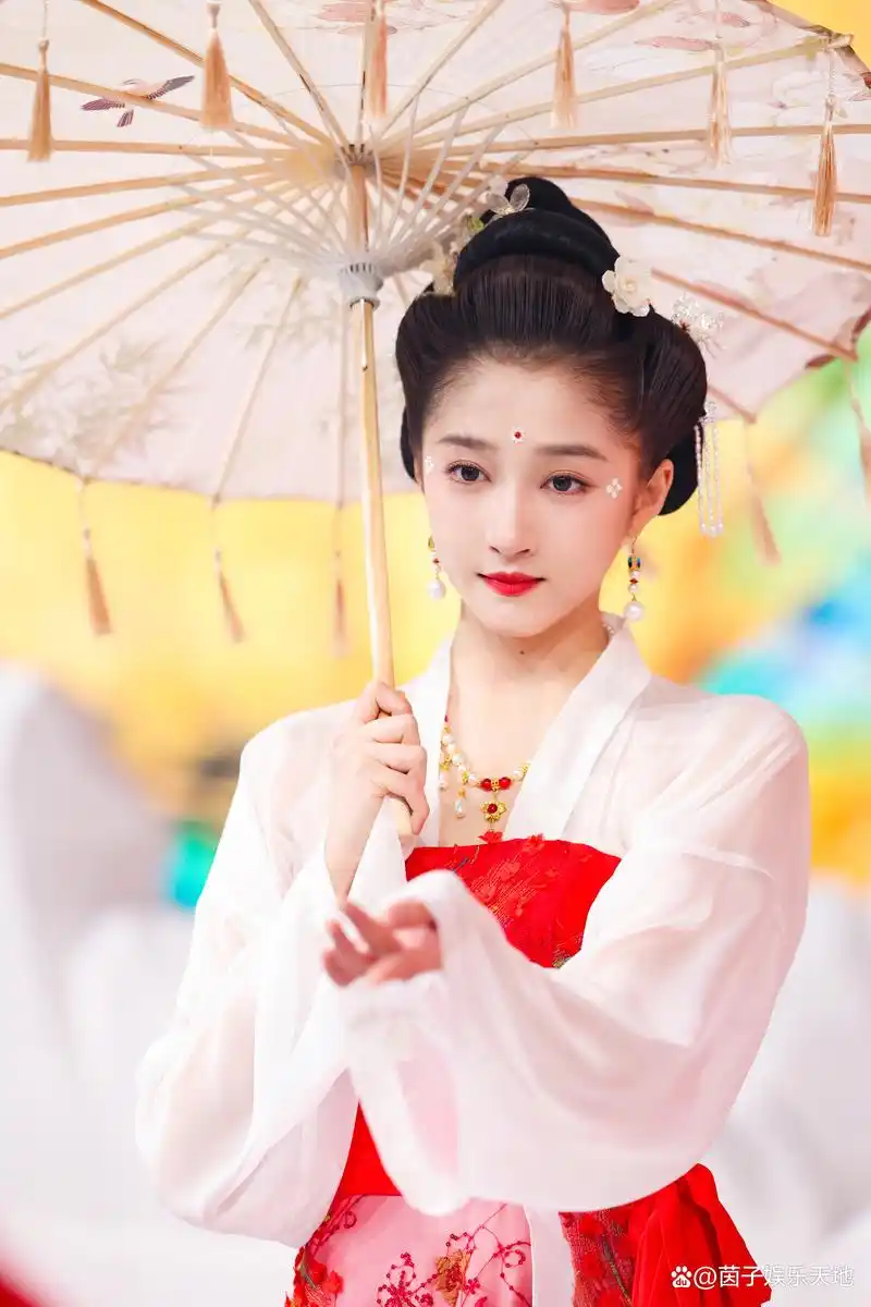 关晓彤王牌对王牌古装图集,美得清新脱俗!