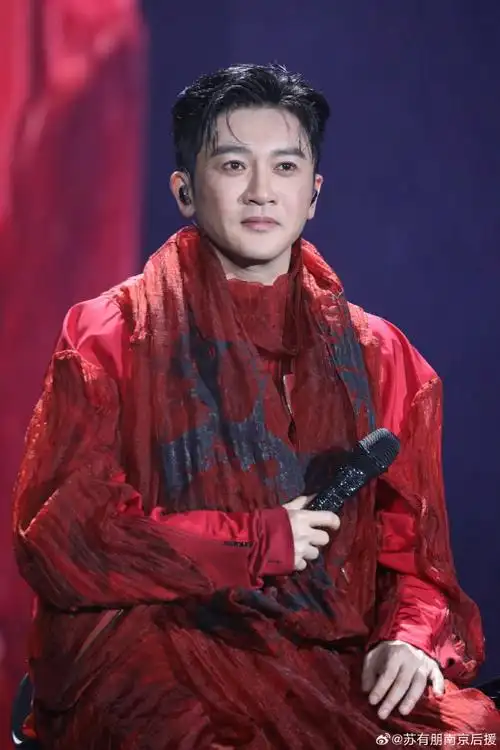 苏有朋超话#苏有朋在多重宇宙中遇见你演唱会#我们短暂交错,潮起潮落