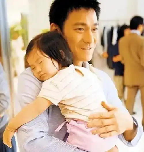 刘德华独女刘向蕙,住在6亿豪宅,能继承数十亿资产,赢在起跑线|朱丽倩