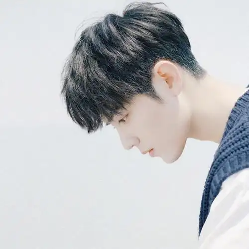 向左看侧脸男生头像