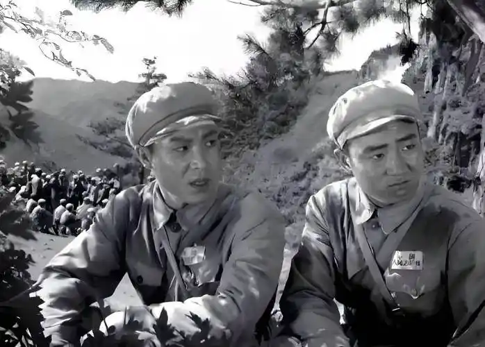 《英雄儿女》警卫员小刘:刘效国以忠诚为本,铸就电影永恒之名