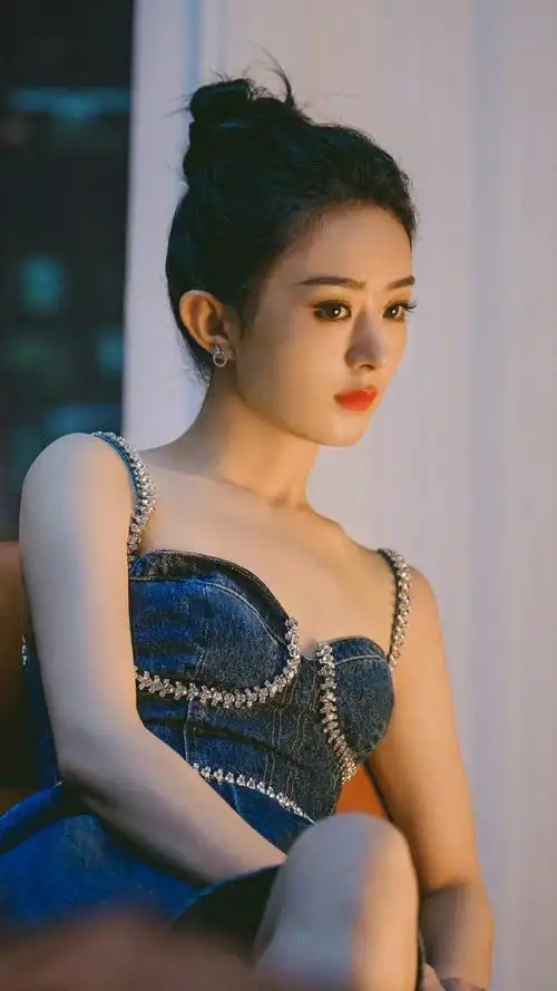 赵丽颖四宫格花絮照