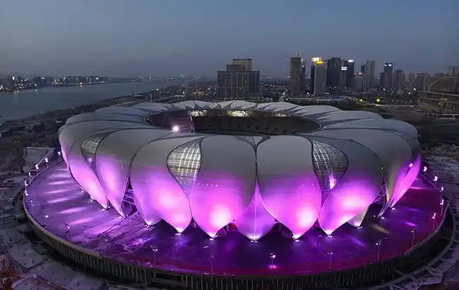 新年伊始,我区夜空再添一道璀璨美景,奥体主体育场"莲花"亮灯了.