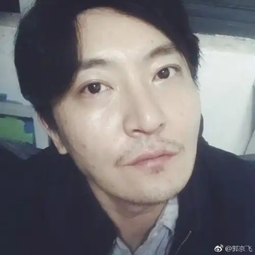 为护肤他喝了5年酸奶,男星护肤弯路也不少_郭京飞