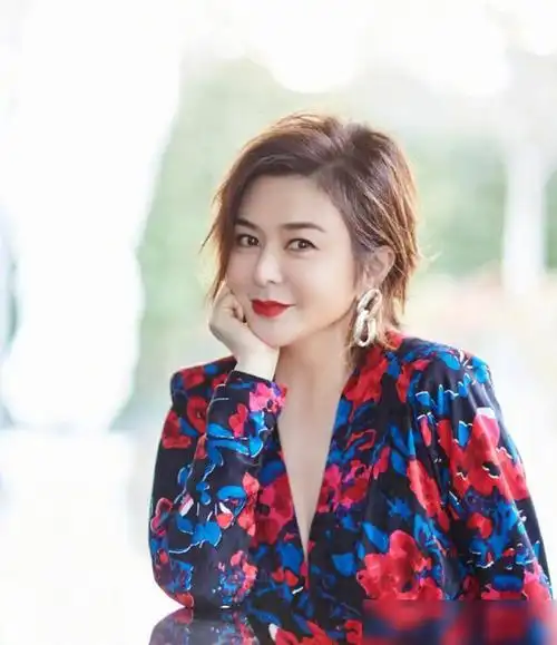 关之琳为显年轻剪短发效果太意外这样的她谁还认得出