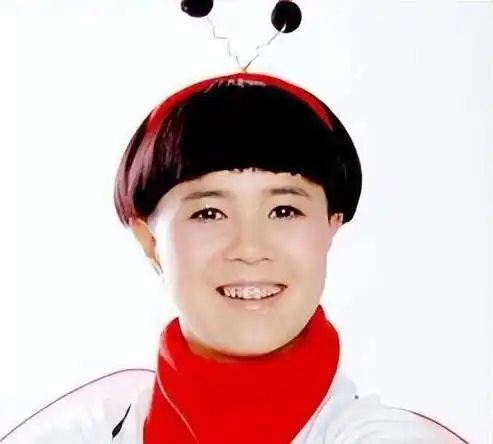 金龟子一家四口购物,女儿挺孕肚出镜,王宁认真挑菜衣服又大又旧_家庭