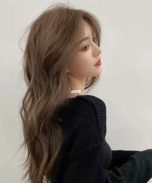 夏季显白发色莆田染发亚麻色