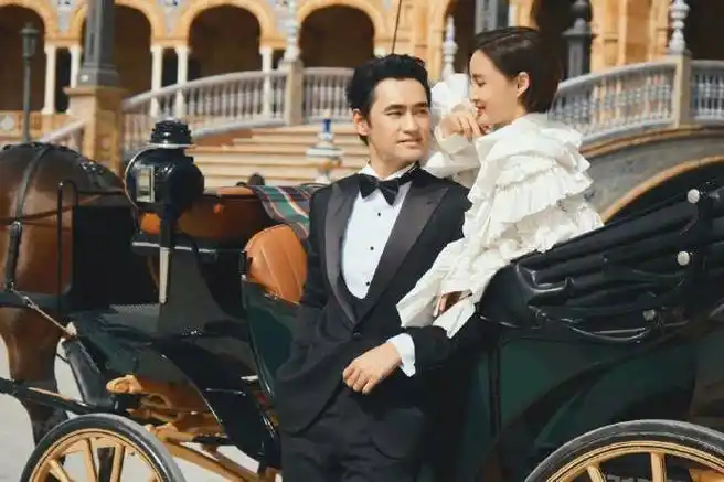 张歆艺送袁弘结婚纪念日礼物