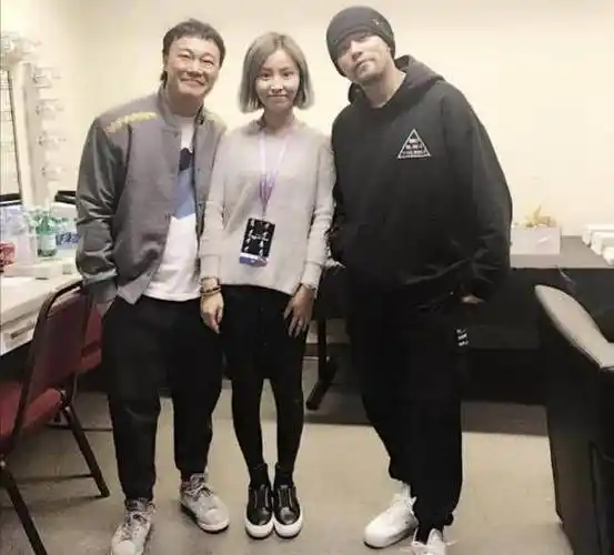 陈奕迅晒和周杰伦合照网友称2个最爱的人同框了