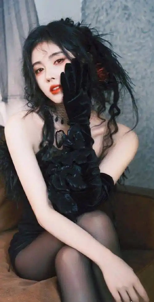 鞠婧祎暗黑系壁纸写真_气质_网友_身材