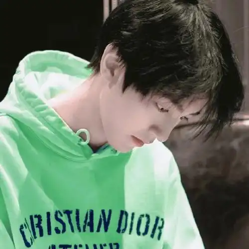 王俊凯少年感𝙒𝙚𝘾𝙝𝙖𝙩头像来啦