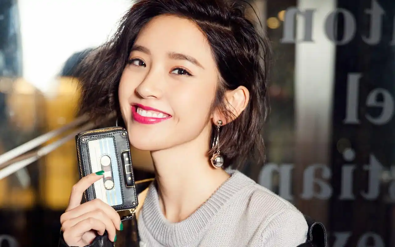 短发美女唐艺昕气质高清桌面壁纸