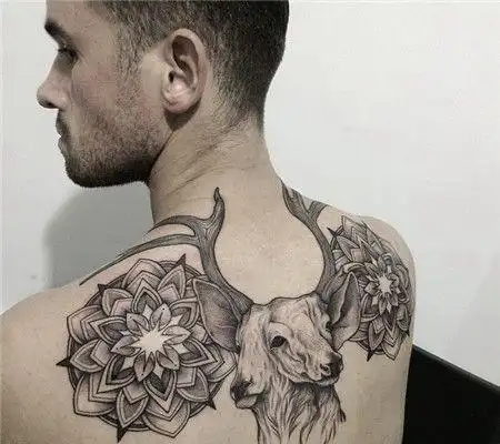 女欧美美女风景欧美女生后背风景纹身图案tag标签:女手臂欧美美女花瓣