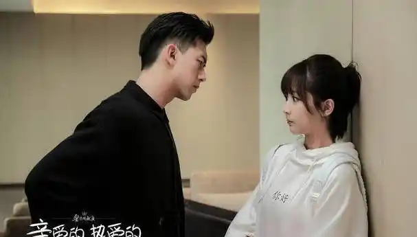 原创亲爱的杨紫再带火男演员和谁都有cp感颜值高还是演技好