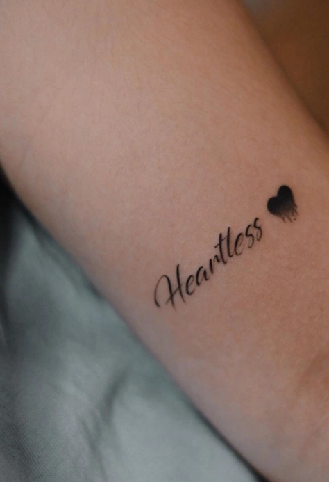 美女手部纹身图片手部小纹身4