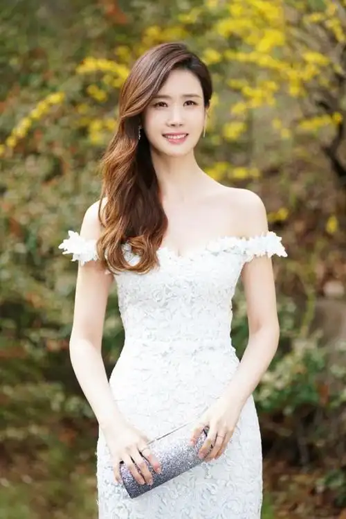 李多海自去年拍完sbs剧集《善良魔女传》就未有新作,不过她keep住更新