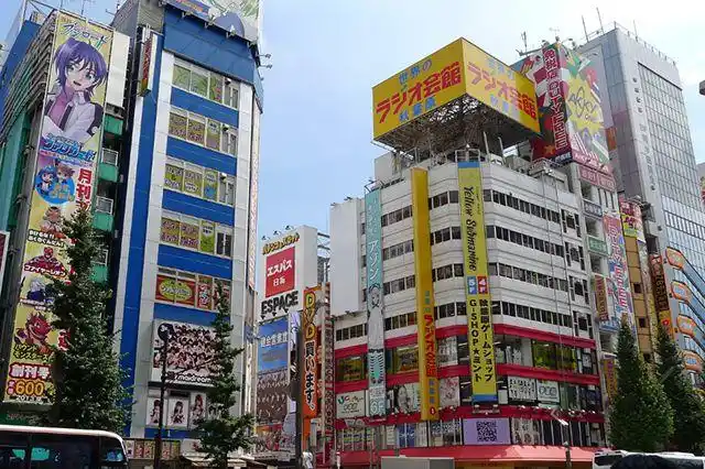 90年代高位接盘的日本人,房价崩溃后:自杀,银行倒闭,老龄化