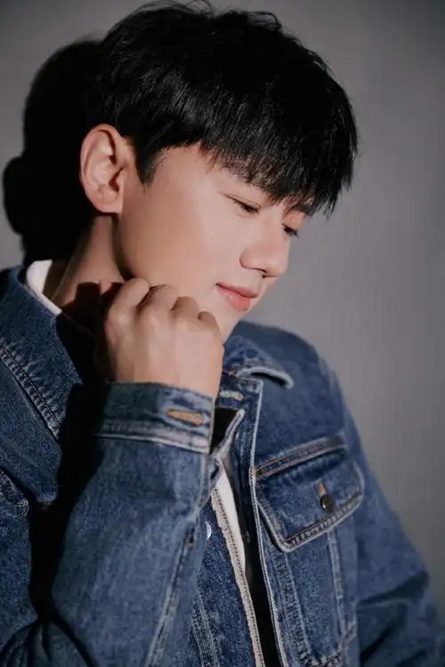 张杰牛仔套装造型