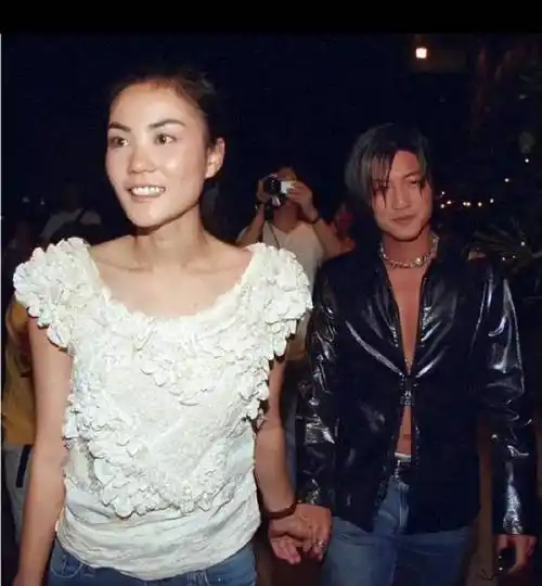 复合快十年,感情依旧,王菲谢霆锋又合体回国太好嗑了_旅游_真爱_因为