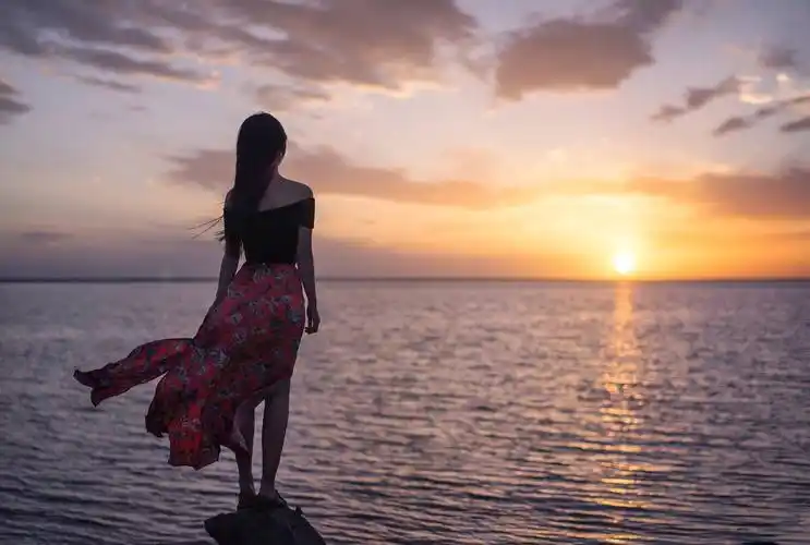 90后的美女们,教你3招海边摄影小技巧!臭美的进来看一下啦!__凤凰网