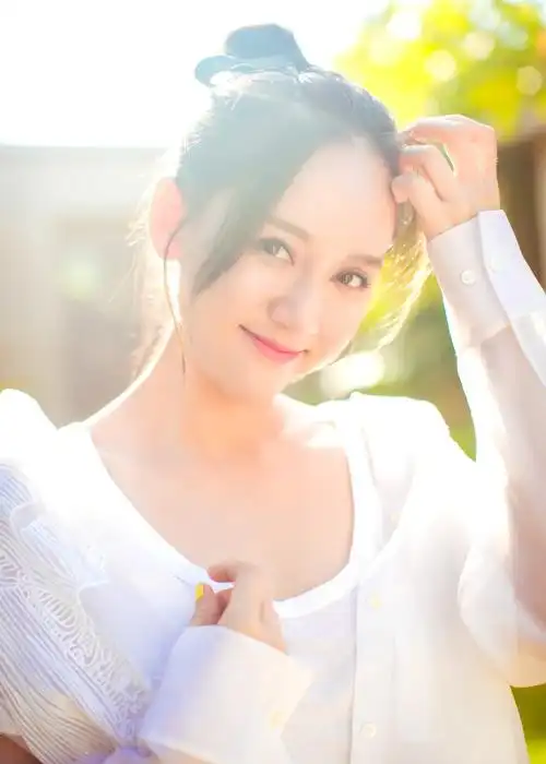 39岁陈乔恩太美了衬衫短裤清新脱俗网友这腿不露简直浪费