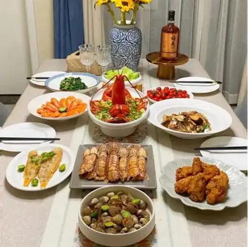 杭州女子晒家庭晚餐,走红朋友圈,网友:家里没矿,吃不起