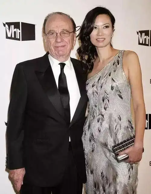 2013年邓文迪和老公正式离婚.