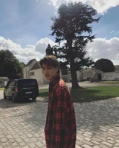 "你看到我了吧"钟仁尼开始翻照片库存了!