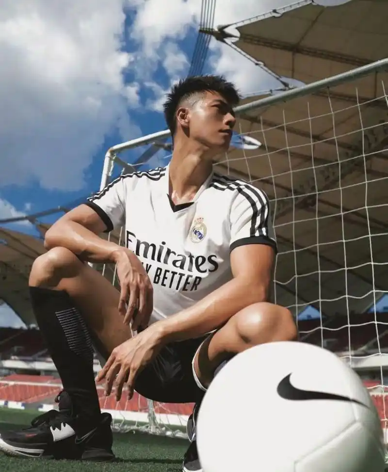 性感黑皮狼狗帅哥