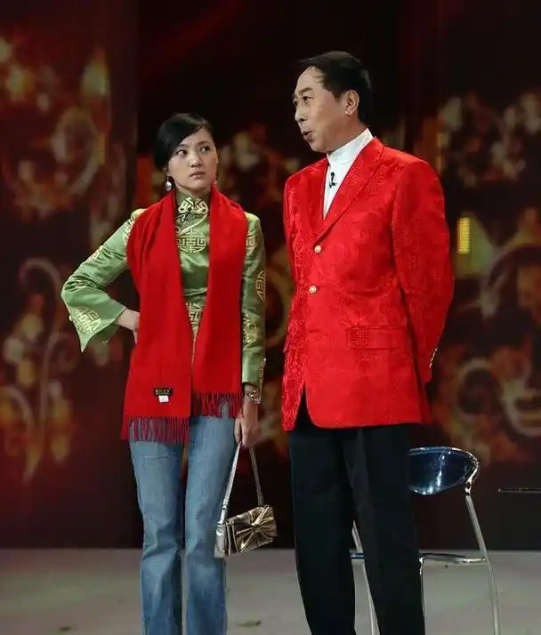 图为冯巩和他的妻子艾慧