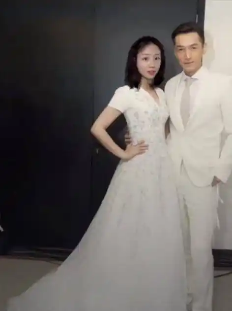 胡歌:我这辈子感到正确的决定,就是分手之后娶了自己的经纪人!