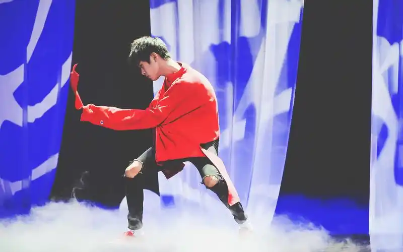 【易烊千玺】快乐大本营舞蹈solo