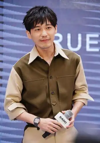 留胡子的男人原来这么帅,白宇留胡茬看着太帅了,真有男人味