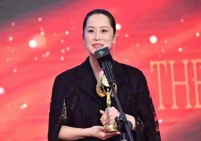 在海清身上看到了中年发福,再加上发际线后移,离衰老期不远了!