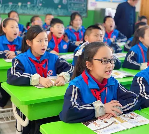 双线英语进校园助力课堂新发展