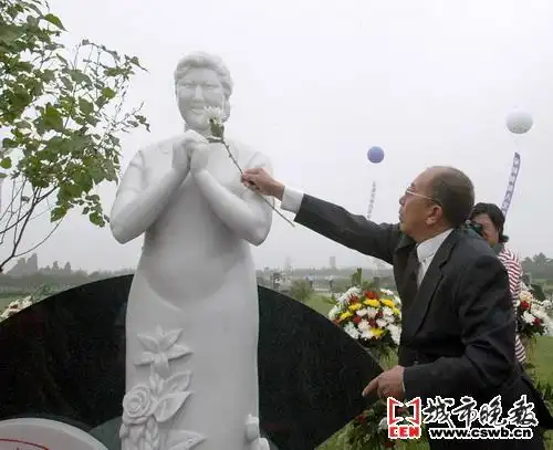 泪飞花落雨 云垂葬香魂(图文)