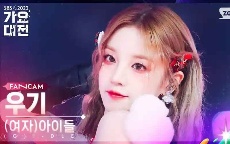 4k【宋雨琦】 240102 官方直拍《queencard (christmas ver.