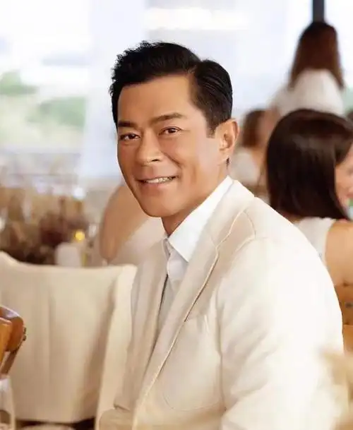 古天乐颜值崩塌,出席活动被嘲脸僵似三星堆面具,精修后似蜡像