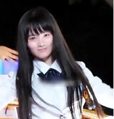 明明年纪相仿,把鞠婧祎和郑合惠子放在一起看,差距一目了然