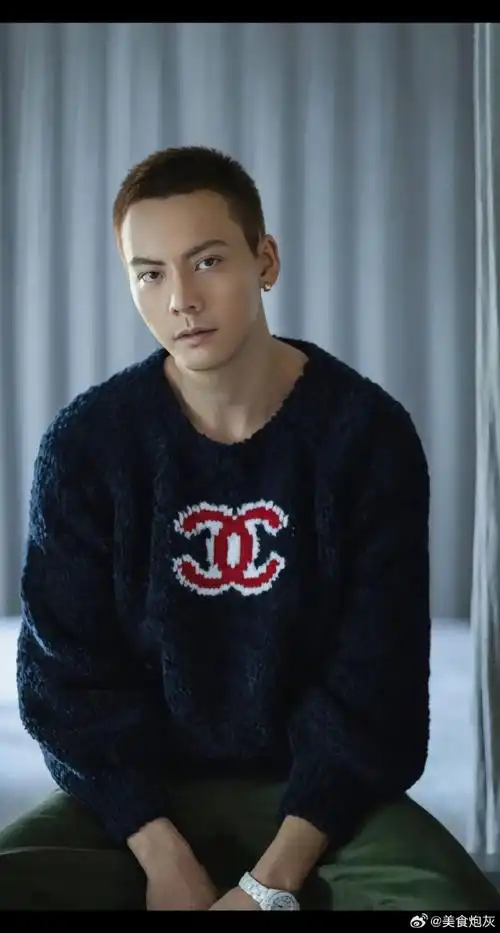 陈伟霆连续3天回何穗家